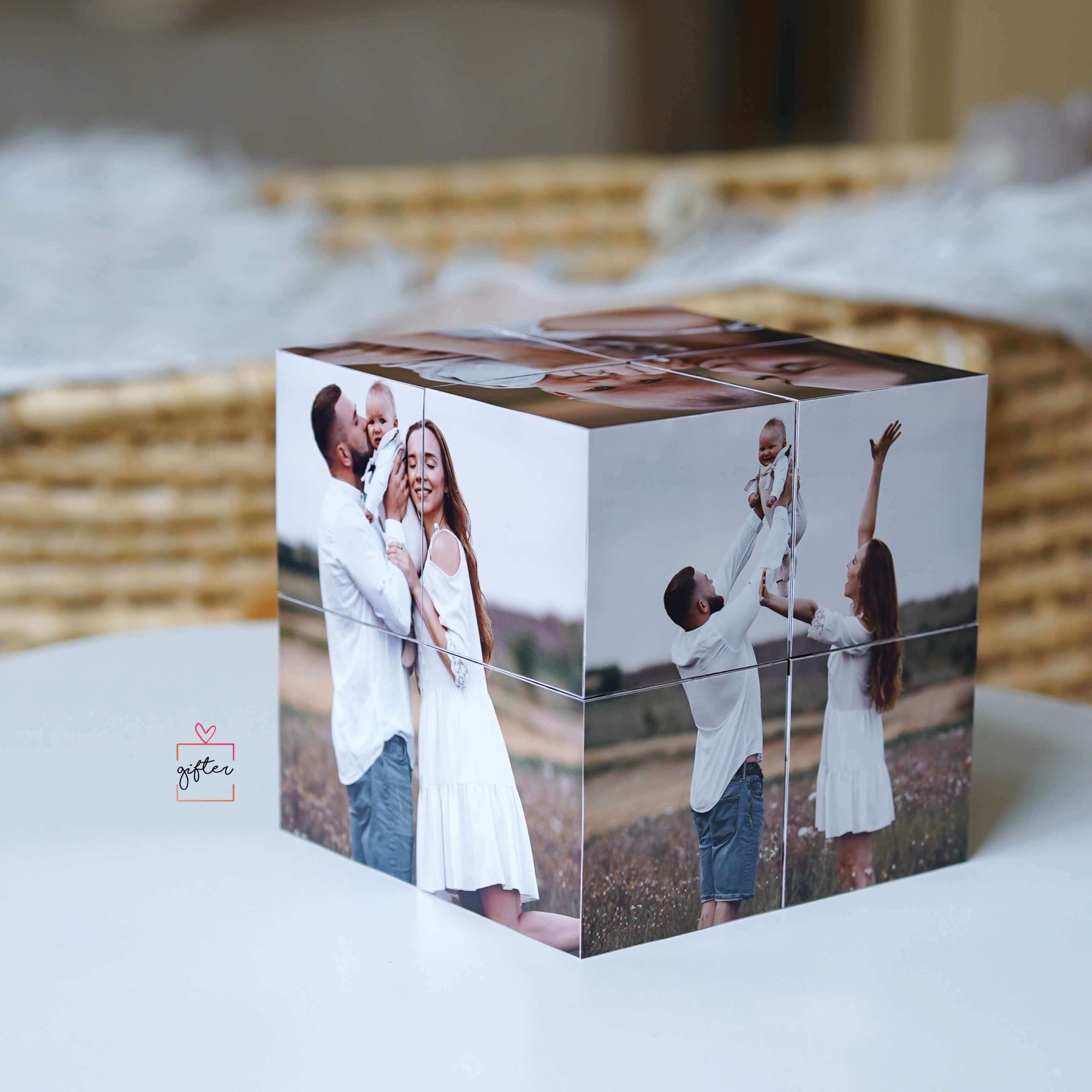 12 pictures Photo cube size S